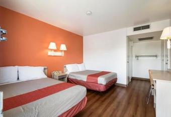 Motel 6 Wendover Ut has Smoking rooms