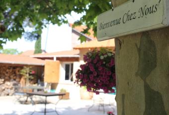 L effet mer allows 18 year olds to book a room