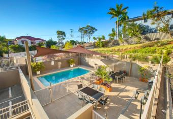 Gladstone Downtown Central Apartment Hotel has Balcony rooms