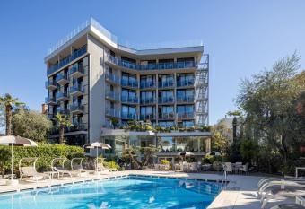 Hotel Garda - TonelliHotels has Balcony rooms