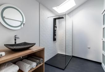 G  te de la Daudi  re La Grange has Balcony rooms