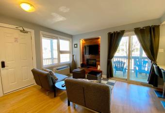 Ideal Getaway, Perfectly Located allows 18 year olds to book a room