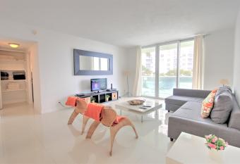 Miami Hollywood 2 Bedroom 2 Bath Condo 002-22bmar allows 18 year olds to book a room