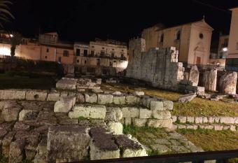 Il Centro di Ortigia allows 18 year olds to book a room