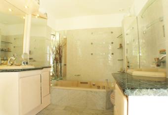 Villa Mevania has Balcony rooms