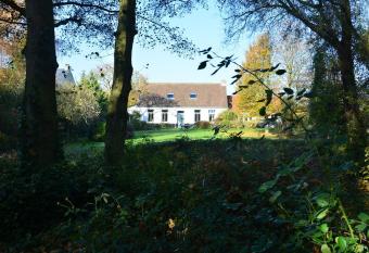 Les Jardins allows 18 year olds to book a room