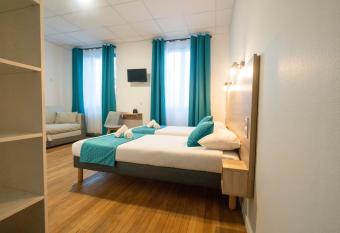 ULVF La petite pierre allows 18 year olds to book a room