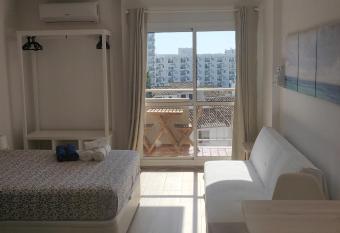 Sunny Suites Jupiter Apartments has Balcony rooms