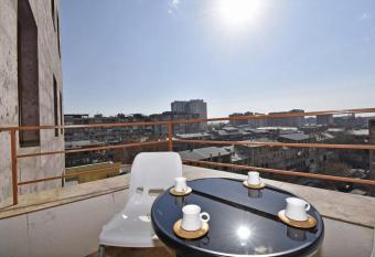 Mashtoc33 New apartment Yerevan center has Balcony rooms
