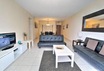 The Tides on Miami Hollywood Ocean View Apartments 1B has Balcony rooms