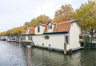 B&B Hotel Elselina allows 18 year olds to book a room