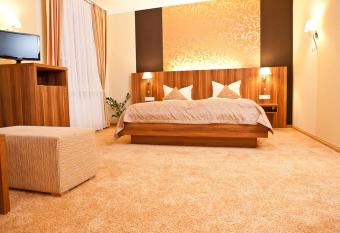 Dagstuhler Hof allows 18 year olds to book a room