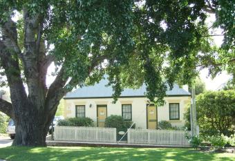 Bridge Cottage Sargeants & Armoury Cottages 1823 allows 18 year olds to book a room