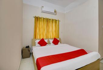Super OYO Flagship Town & Country Inn allows 18 year olds to book a room
