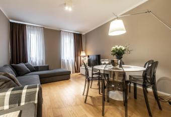 Rialto Canal View Deluxe R&R has Balcony rooms