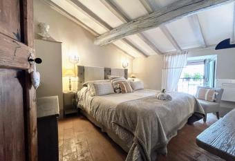 Cortona Shabby Chic House has Balcony rooms