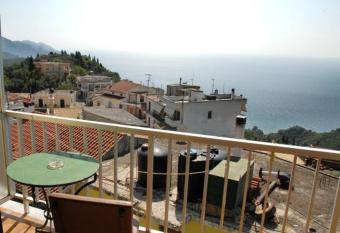 Pansion Alexandros has Balcony rooms