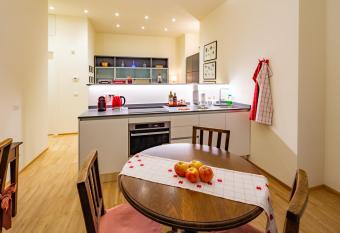 LA CASA COLORATA - Flats in Milan - Bocconi allows 18 year olds to book a room