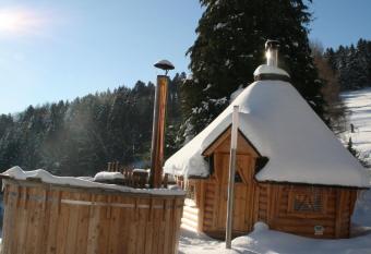 Le Bouton d Or has Balcony rooms