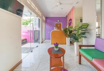 Sans Hotel Fif Fa Malang by RedDoorz allows 18 year olds to book a room