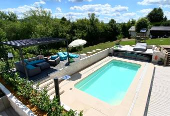 Gem  tliche Ferienwohnung mit Pool bei Jena allows 18 year olds to book a room