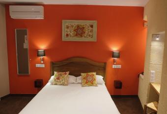 Garlande H  tel Avignon Centre allows 18 year olds to book a room