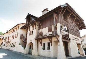 Auberge d Anthy has Balcony rooms