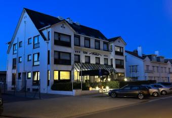 Hotel Atlas allows 18 year olds to book a room