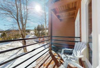 Timber Ridge Retreat has Balcony rooms