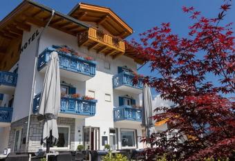 Hotel Milano has Balcony rooms