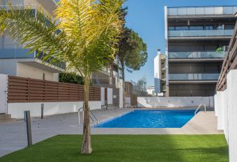 Hauzify I Apartaments Coral has Balcony rooms