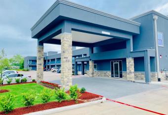 Porter Inn allows 18 year olds to book a room