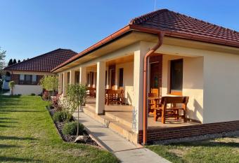 N  r   Apartman has Balcony rooms