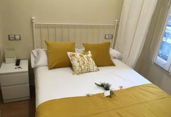 INSIDEHOME Valladolid Centro -Hab con ba  o privado en el centro y OPCION DE PARKING- allows 18 year olds to book a room