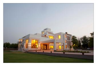 Lariya Resort has Balcony rooms