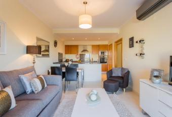 Vista das Ondas Olhos de Agua Apartment has Balcony rooms