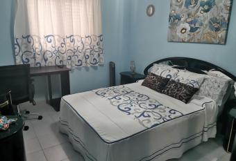 Habitaci  n con ba  o privado allows 18 year olds to book a room