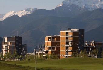 Destino Deluxe Pirineo has Smoking rooms