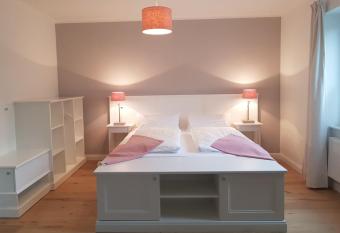 Domizil Gols, Studios Am Anger allows 18 year olds to book a room