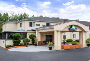 Days Inn by Wyndham Runnemede Philadelphia Area has Smoking rooms