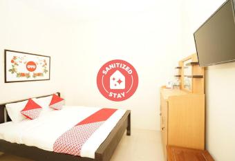 RedDoorz Syariah at Jemursari Surabaya allows 18 year olds to book a room