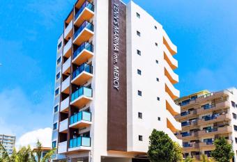 Yenns Marina Inn Mercy has Balcony rooms