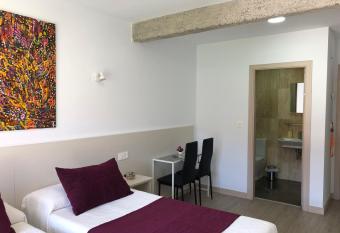 Pensi  n Miribilla allows 18 year olds to book a room