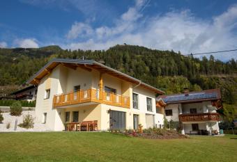 Appartementhaus Dullnig has Balcony rooms