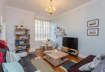 Beach Hideaway has Balcony rooms