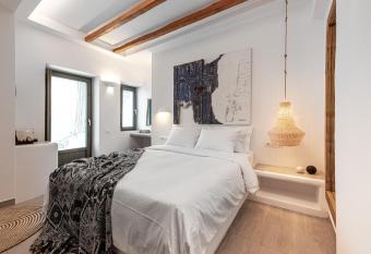 Bohemian Luxury Boutique Hotel, Adults Only allows 18 year olds to book a room