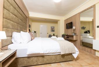 Seven Heaven Premium Suites allows 18 year olds to book a room