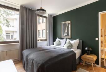 limehome Aachen Vereinsstra  e allows 18 year olds to book a room