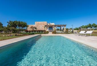 Leukos, dimora di charme has Balcony rooms