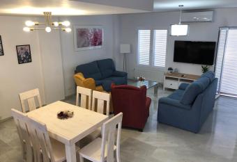 La Casa de Las Flores allows 18 year olds to book a room